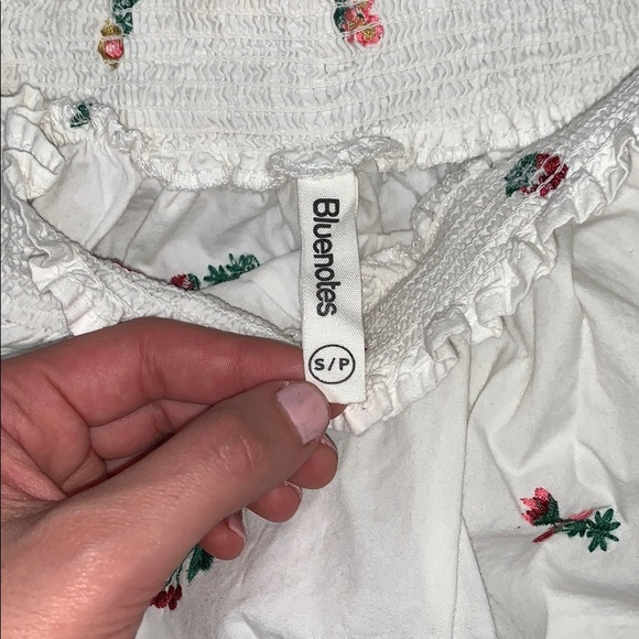 Off shoulder white blouse - Picture 3 of 3